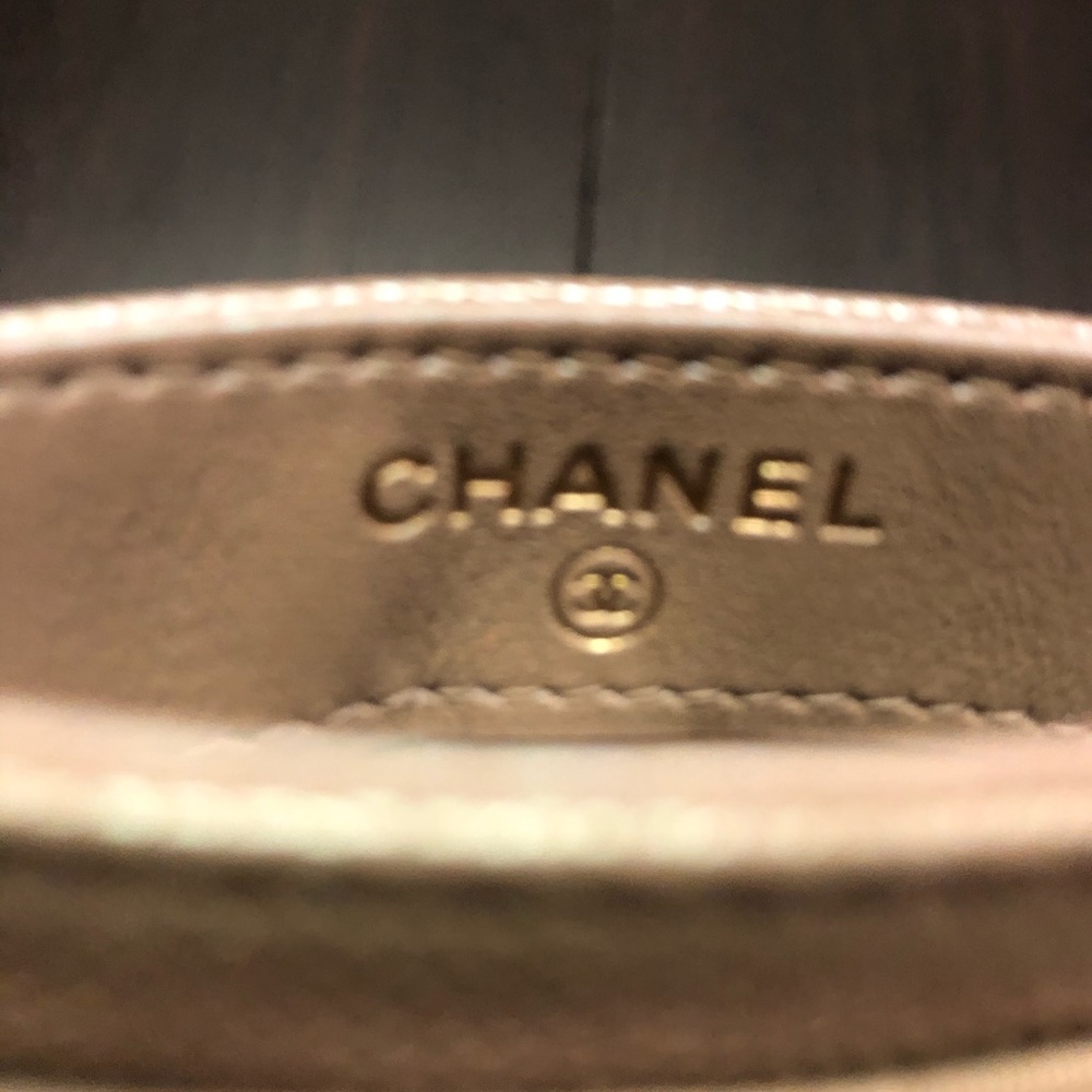 CHANEL Iridescent Caviar Quilted Card Holder used - Picture 6 of 7